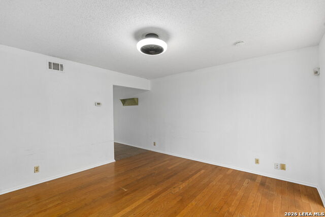 4949 Hamilton Wolfe Property Photo 7