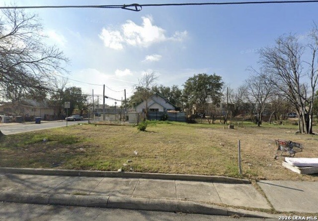 202 Henry Property Photo 3