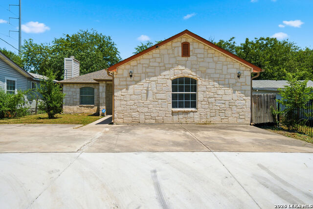 370 N San Gabriel Ave Property Photo 1