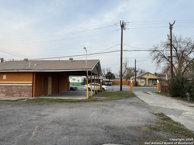 5402 S Zarzamora Property Photo 5