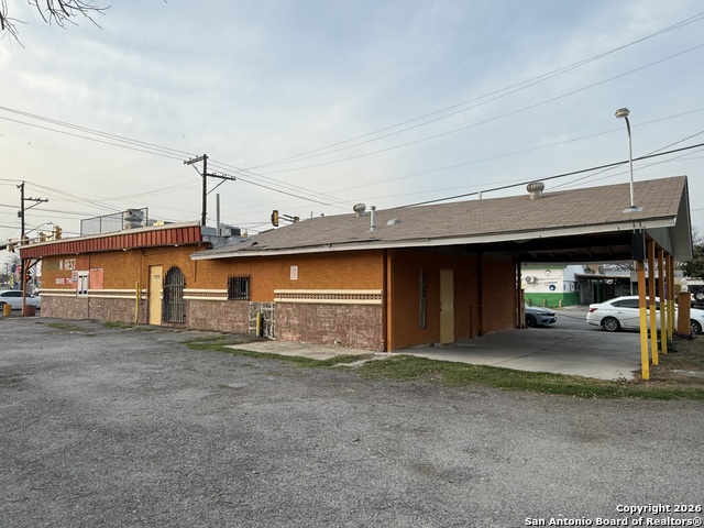 5402 S Zarzamora Property Photo 6