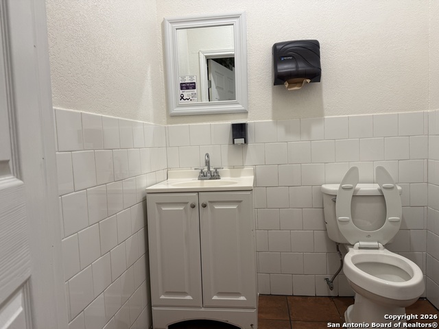 5402 S Zarzamora Property Photo 13