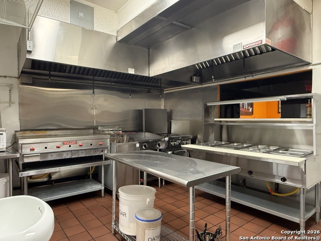 5402 S Zarzamora Property Photo 17