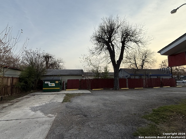 5402 S Zarzamora Property Photo 45