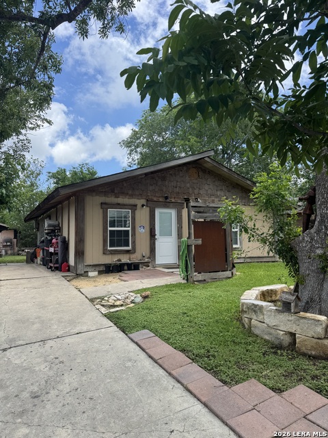 8811 Dale Vly Dr Property Photo 2
