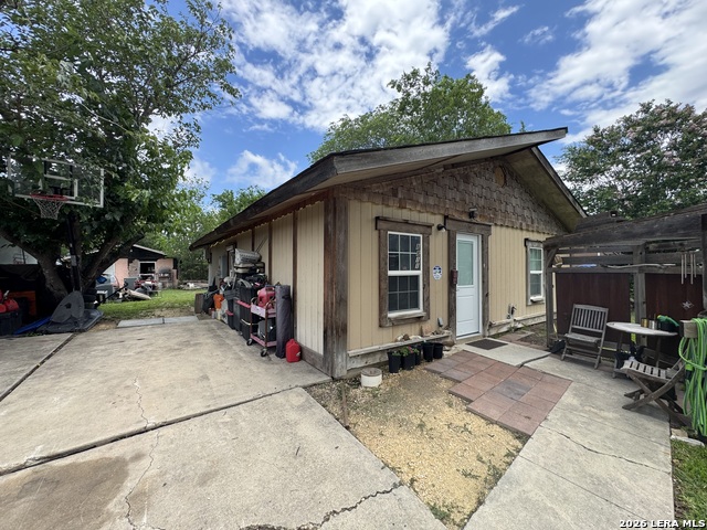 8811 Dale Vly Dr Property Photo 3