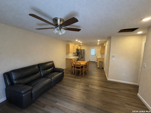 8811 Dale Vly Dr Property Photo 4