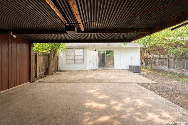 6814 Oldham Property Photo 15