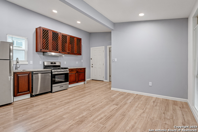 212 Mclane St Property Photo 8