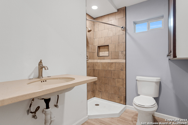 212 Mclane St Property Photo 12