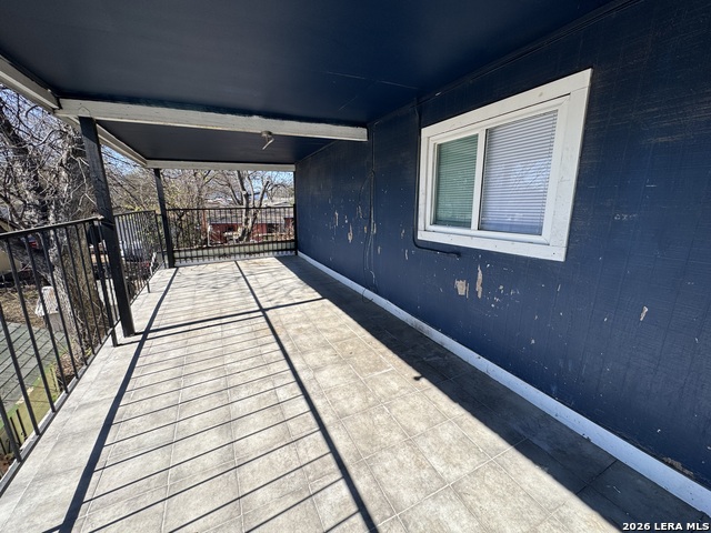 811 S General McMullen Property Photo 1