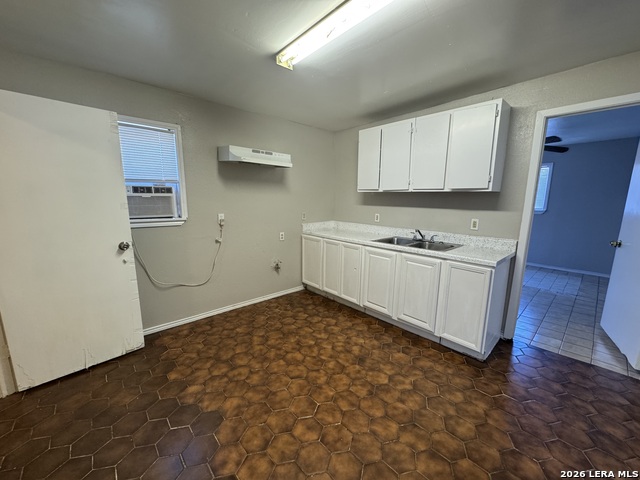 811 S General Mcmullen Property Photo 6