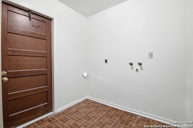 9366 Schaefer Rd Property Photo 13
