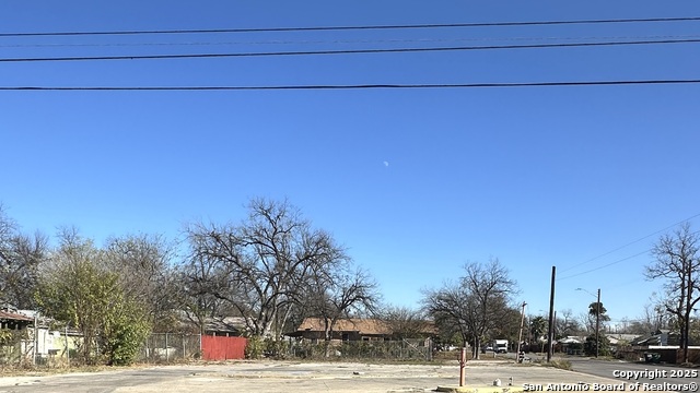 2522 S Hackberry Property Photo 3