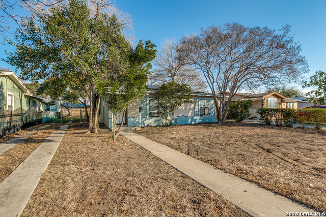 2207 Bronte Property Photo 2