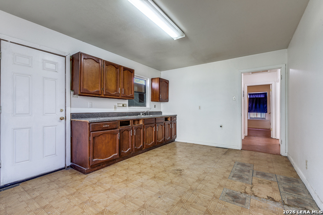 2207 Bronte Property Photo 8
