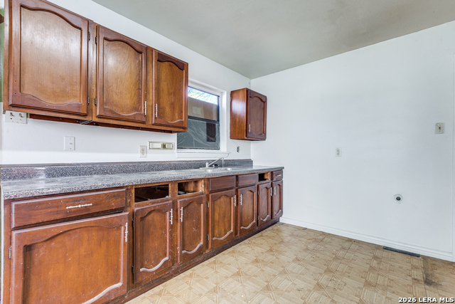 2207 Bronte Property Photo 10