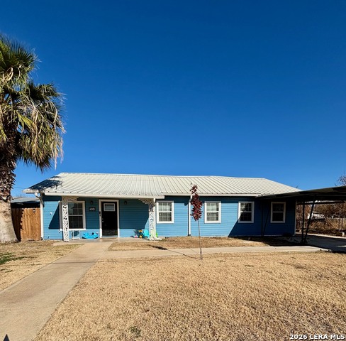 211 E Maverick Property Photo 1