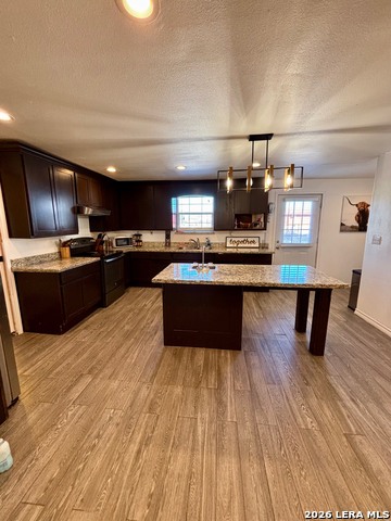 211 E Maverick Property Photo 3