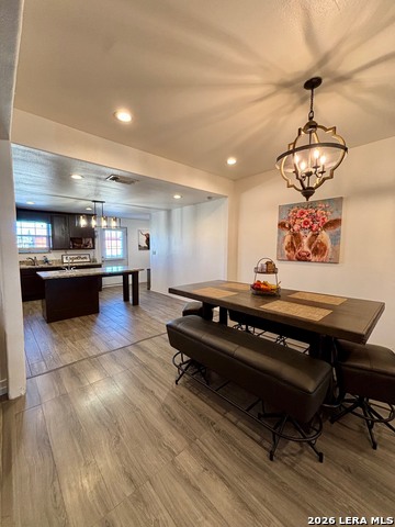 211 E Maverick Property Photo 4