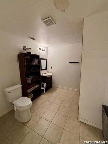 211 E Maverick Property Photo 5