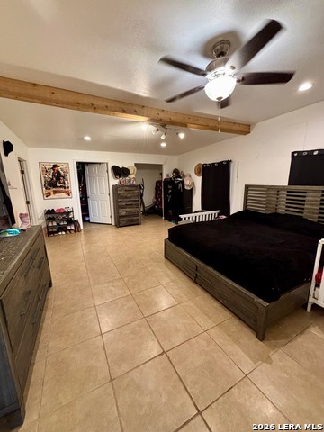 211 E Maverick Property Photo 6