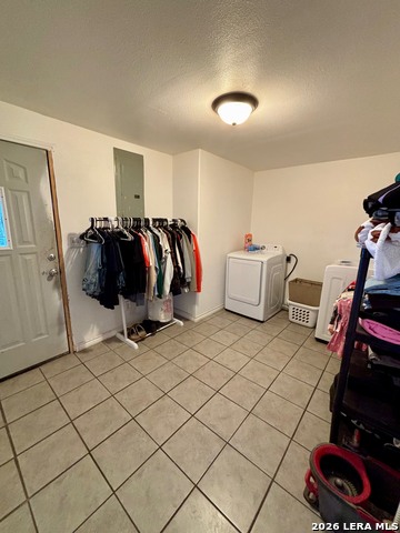 211 E Maverick Property Photo 11