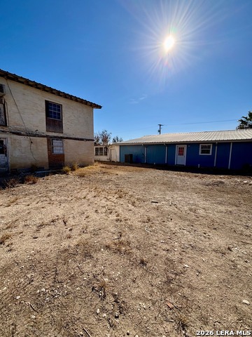 211 E Maverick Property Photo 13