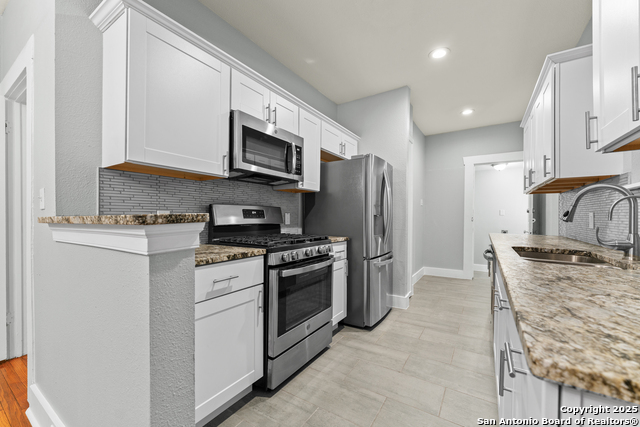 1806 W Mistletoe Ave Property Photo 3