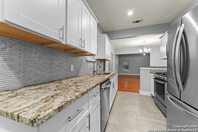 1806 W Mistletoe Ave Property Photo 5