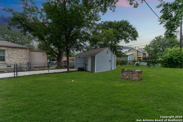 1806 W Mistletoe Ave Property Photo 18