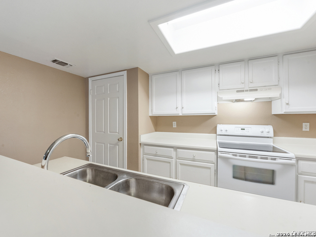 11610 Vance Jackson Property Photo 8