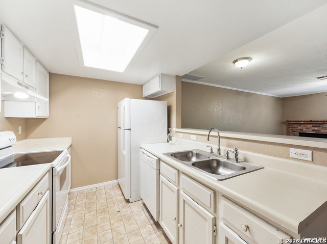 11610 Vance Jackson Property Photo 9