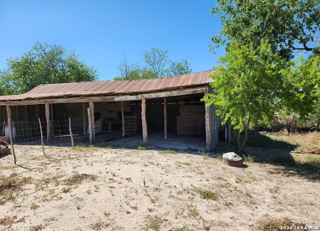 506-600 N Cotulla Property Photo 3