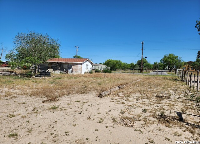 506-600 N Cotulla Property Photo 4