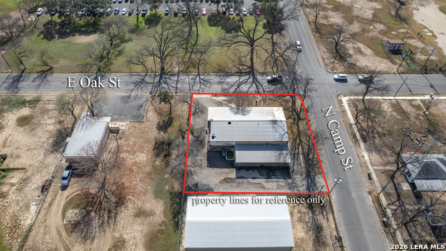 300 E Oak Property Photo 2