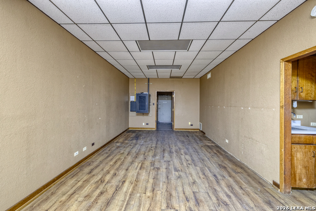 300 E Oak Property Photo 8