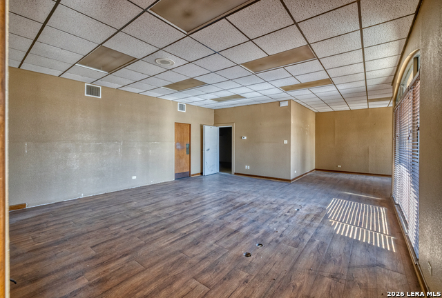 300 E Oak Property Photo 9