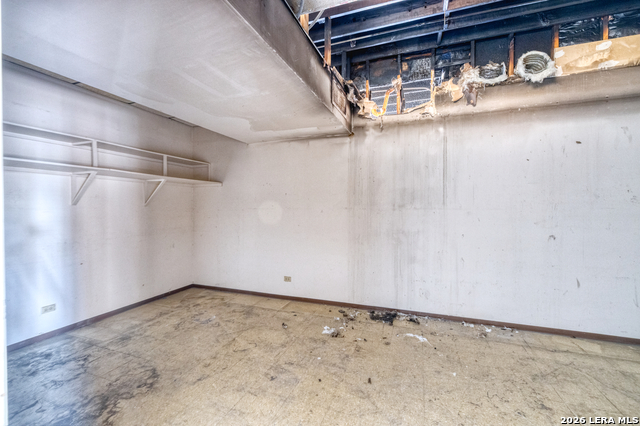 300 E Oak Property Photo 12