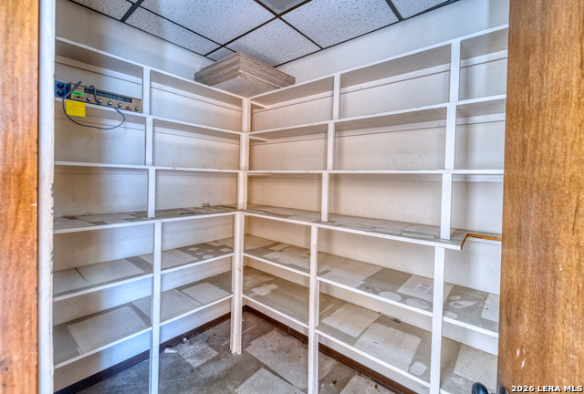 300 E Oak Property Photo 13