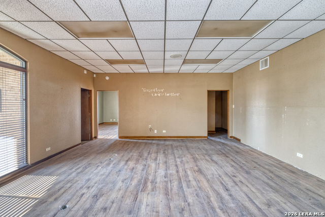 300 E Oak Property Photo 14