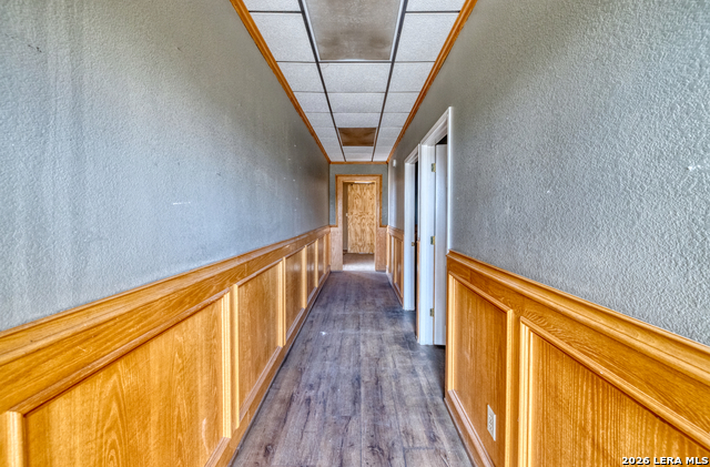 300 E Oak Property Photo 16