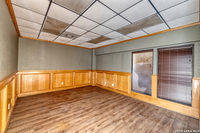 300 E Oak Property Photo 17