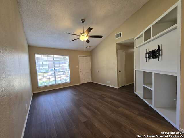 9140 Timber Path Property Photo 4