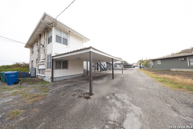 543 Club Dr Property Photo 5