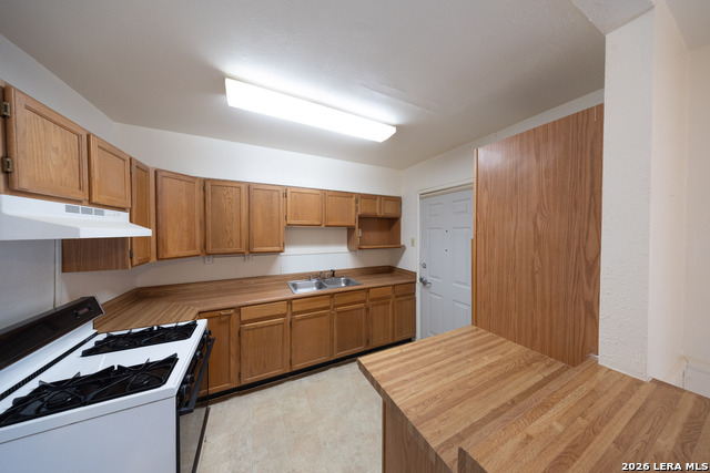 543 Club Dr Property Photo 6