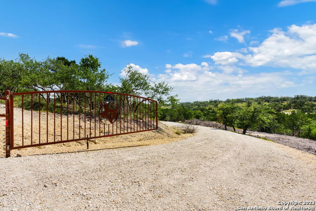 472 Stallion Estates Dr Property Photo 10