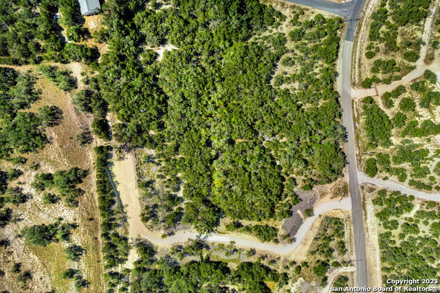 472 Stallion Estates Dr Property Photo 11