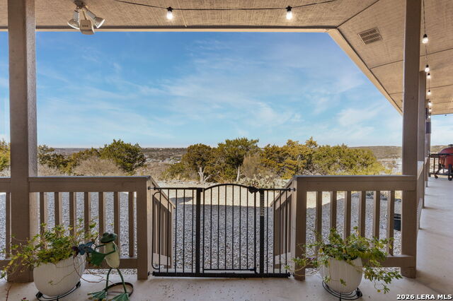 1817 Summit Point Property Photo 2