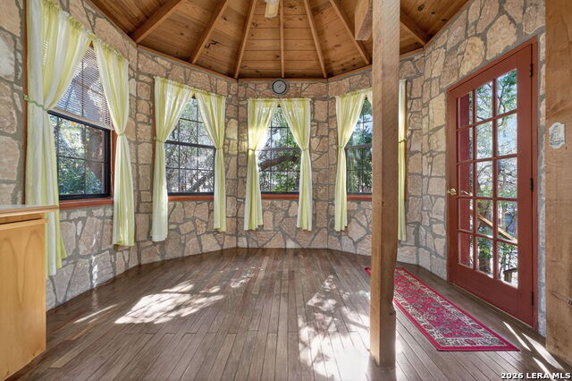 218 Whitworth Property Photo 12